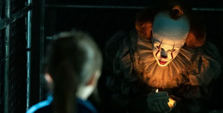 Ator que interpreta o palhaço Pennywise revela que o quarto da filha é decorado com coisas de It