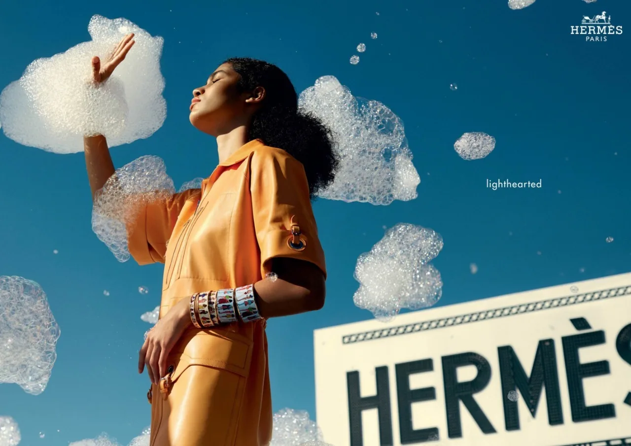 Uau! Capixaba de 18 anos posa para fotos da marca de luxo Hermès