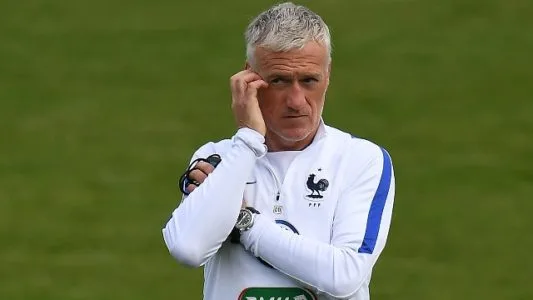 Deschamps renova contrato e comandará seleção francesa até o fim de 2022