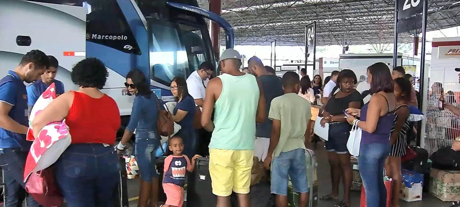 Festas de fim de ano: movimento na Rodoviária e no Aeroporto de Vitória é intenso