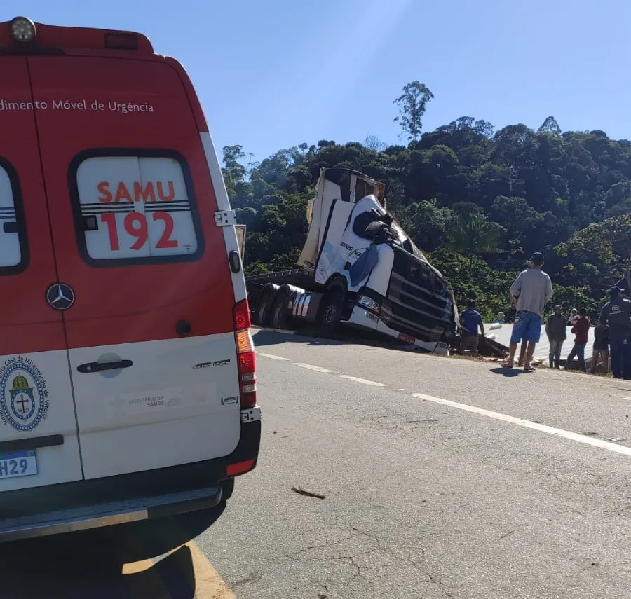 VÍDEO | Helicóptero resgata motorista ferido em acidente na BR-262