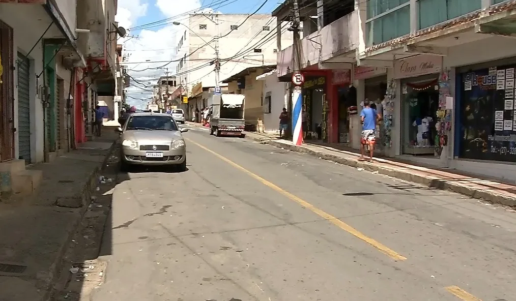 Comerciário reage a assalto, luta com criminoso e é baleado em Cariacica