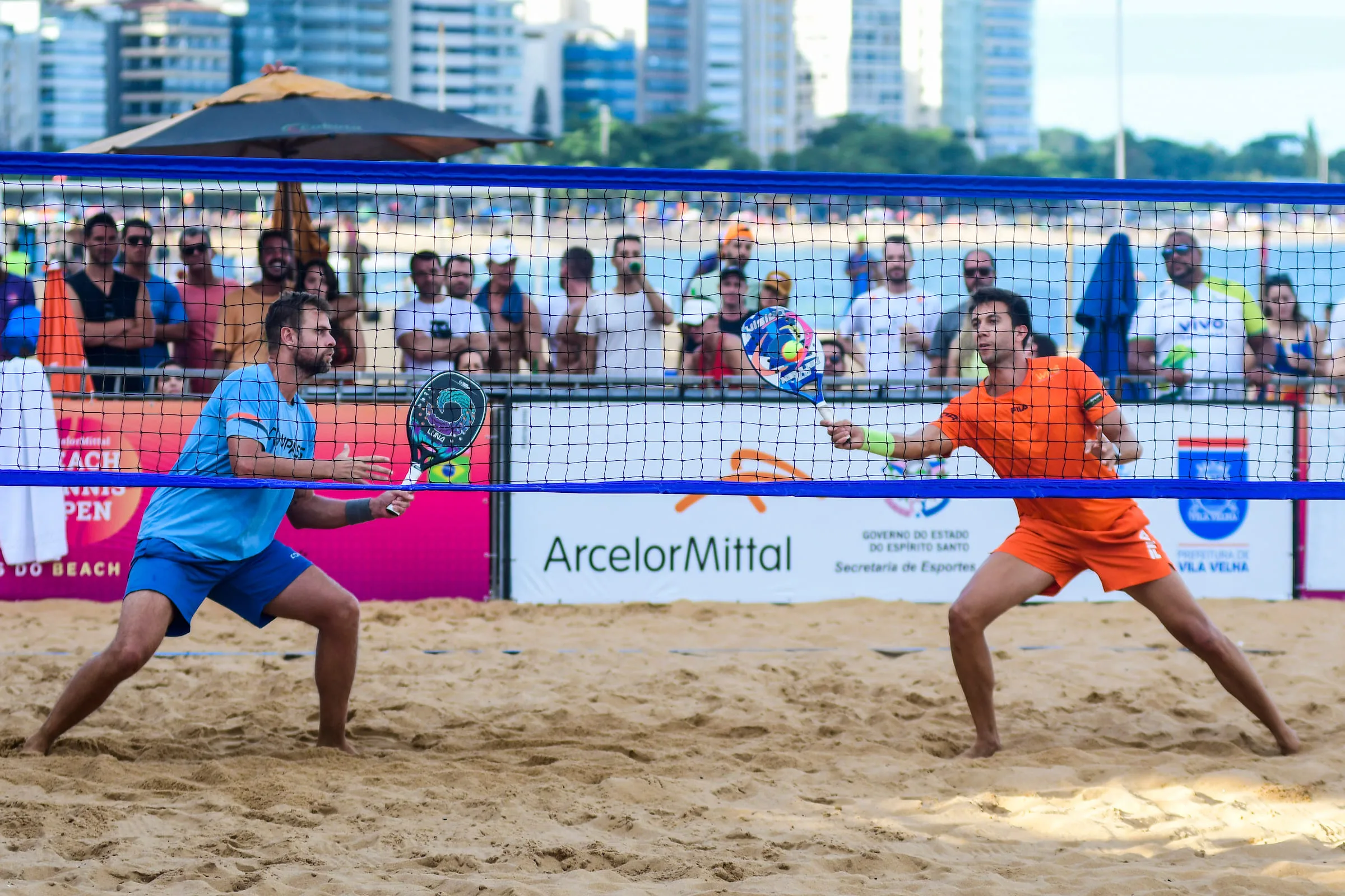 Quatro dias de beach tennis do mais alto nível na praia de Camburi