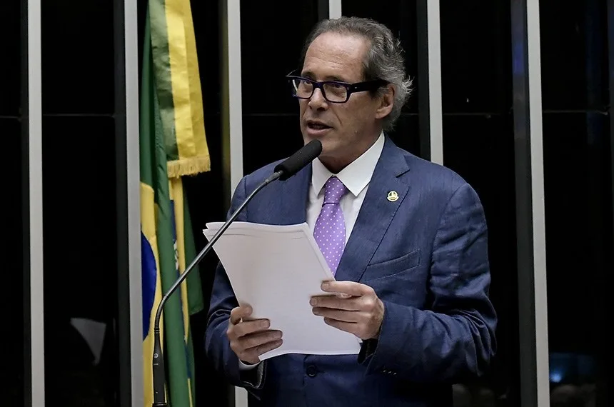 Empresário Luiz Pastore assume vaga de Rose de Freitas no Senado