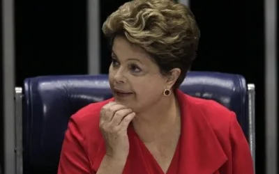 No Facebook, Dilma diz que vai usar gravações em sua defesa no Senado