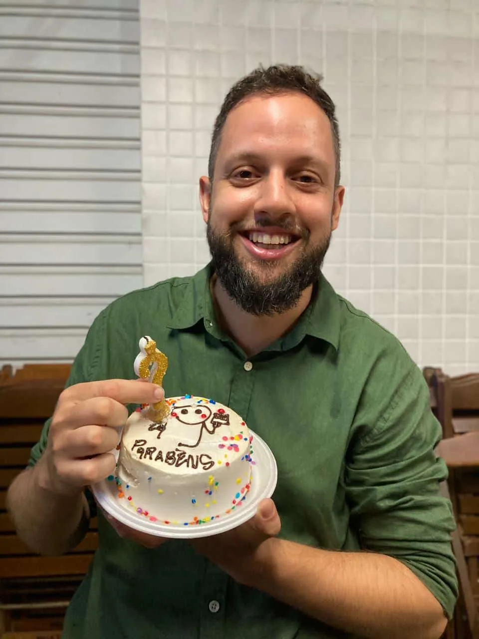 Bateu recorde! Capixaba ganha 12 bolos surpresa de aniversário: "Não esperava" (Foto: Acervo pessoal)