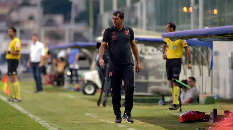 Goleada derruba Fábio Carille do comando do Athletico, após 21 dias de trabalho