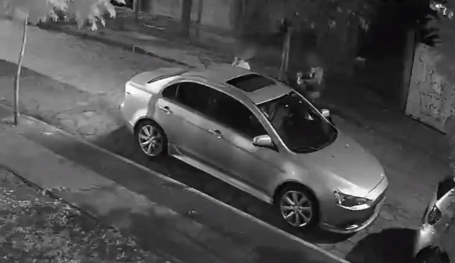 VÍDEO | Bandido rouba carro e exige até a carteira de motorista da vítima em Vitória