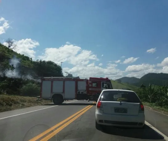 Motociclista acaba morto após ser atingido por veículo na BR 101 em Viana