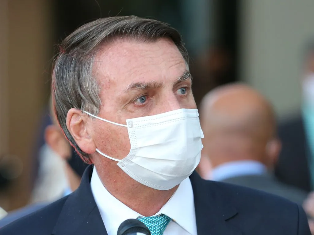 O presidente da República, Jair Bolsonaro fala à imprensa, após cerimônia de assinatura do termo de colaboração e transferência de tecnologia do laboratório AstraZeneca com a Fiocruz