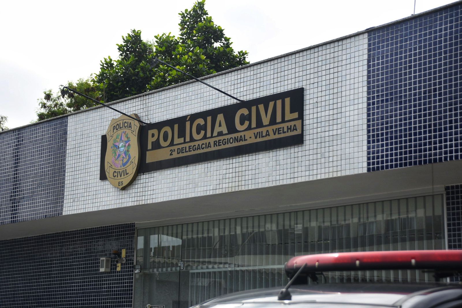 Mulher pula de prédio em Vila Velha para escapar de agressão do namorado