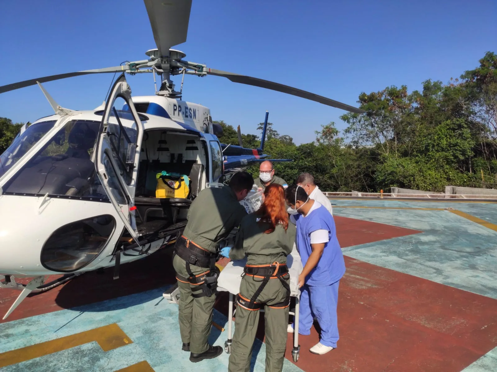 Bebê nasce com menos de 1 kg em Ibatiba e precisa ser transferido de helicóptero