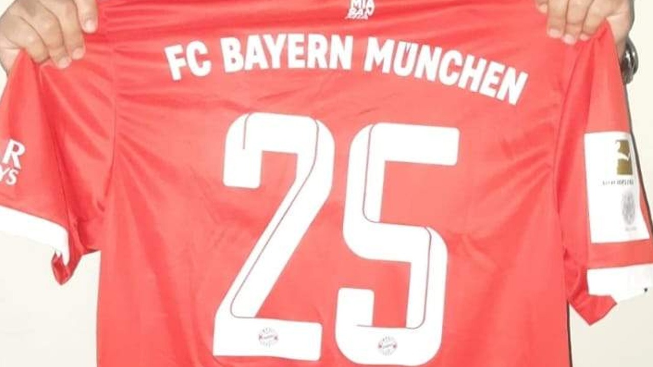 Hacker capixaba encontra erro no site do Bayern e ganha camisa autografada por Thomas Müller