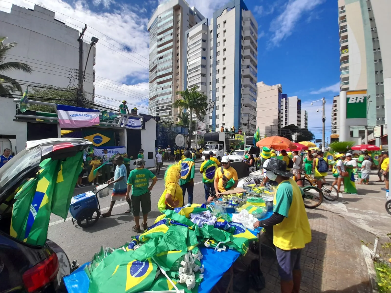 Dia do Trabalhador: apoiadores de Bolsonaro fazem ato e interditam Terceira Ponte