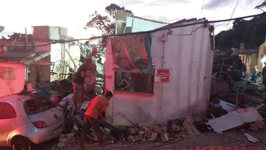 Forte explosão deixa ao menos 4 mortos em bairro de Natal, no Rio Grande do Norte