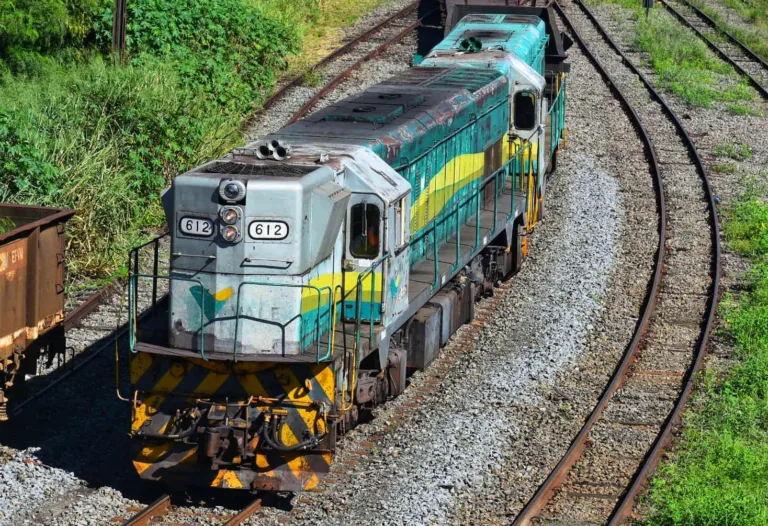 Pé humano é encontrado em vagão de trem da Vale na Serra