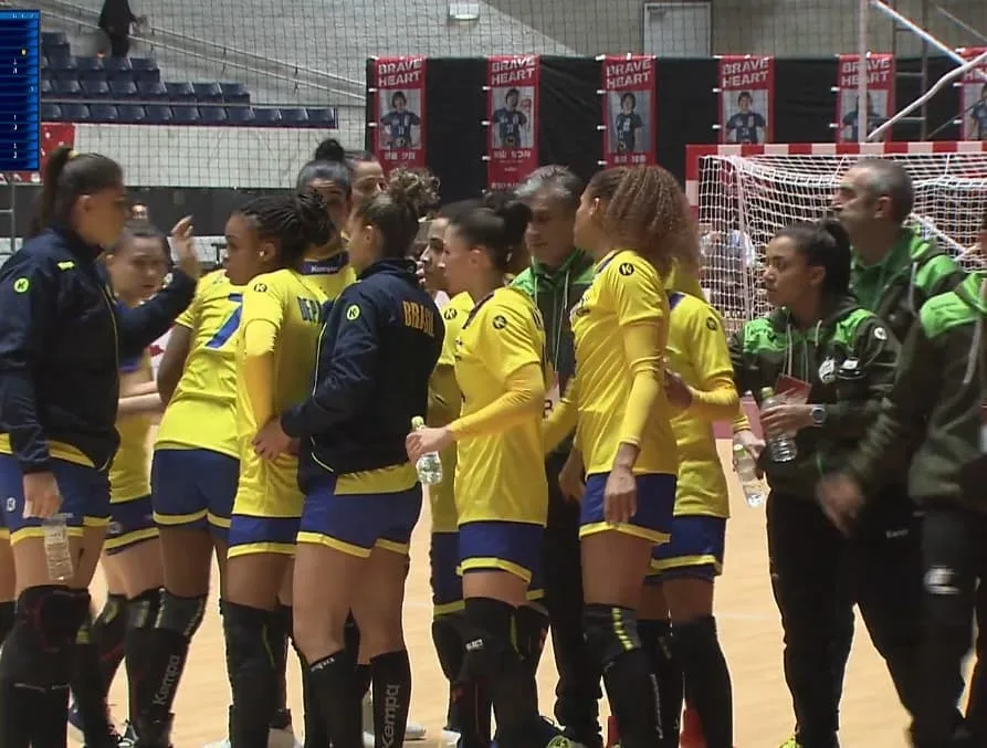 Eliminada, seleção feminina de handebol bate a Austrália e vence a 1ª no Mundial