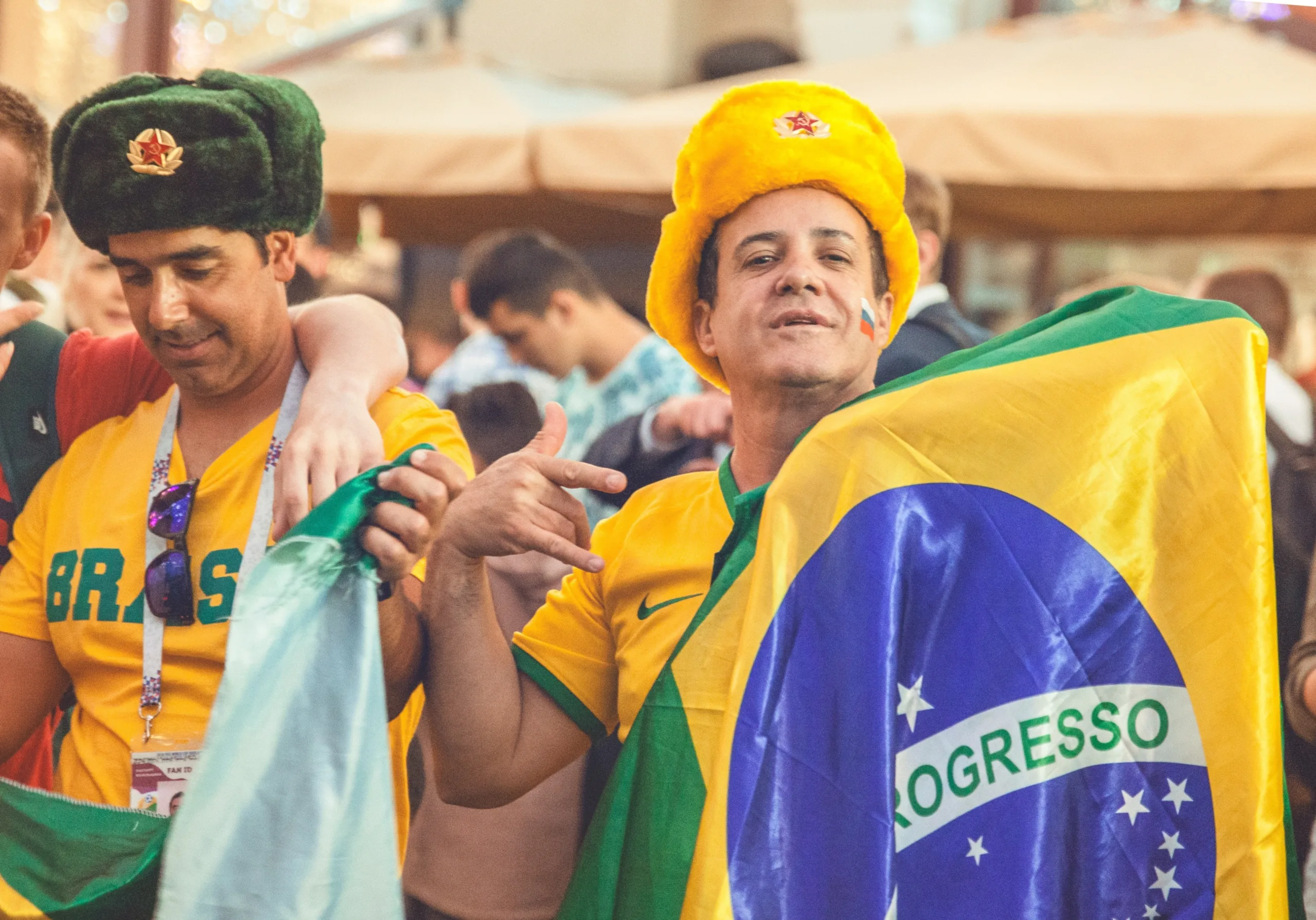 Posso usar a camisa do Brasil no trabalho durante os jogos? Entenda