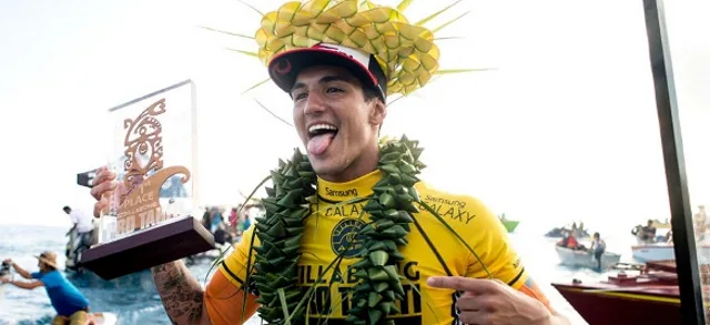 Número um do surfe mundial, Gabriel Medina está "emocionado" após vitória em campeonato