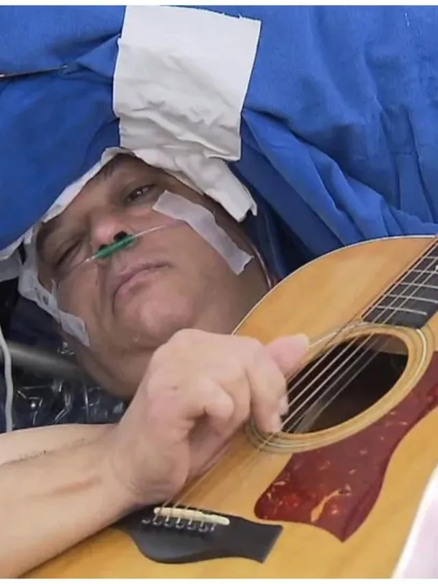 Vídeo incrível! Homem toca violão durante cirurgia no próprio cérebro