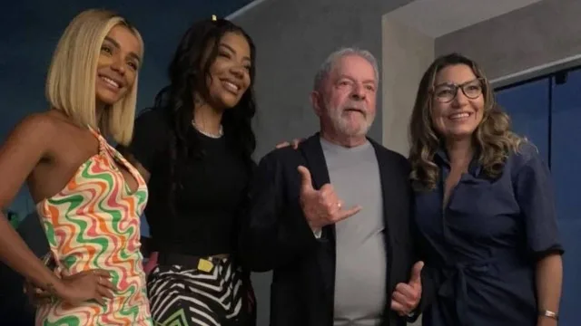 Ludmilla posa com ex-presidente Lula em evento: "Neutro é shampoo"