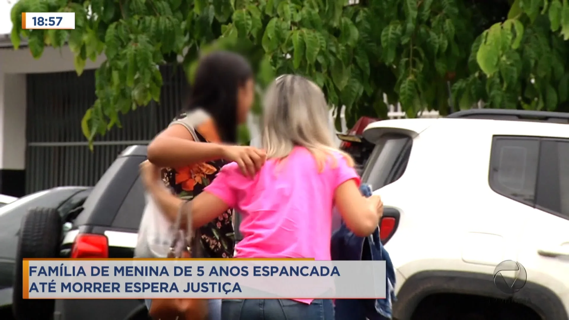 Família de menina de cinco anos espancada até morrer espera por justiça