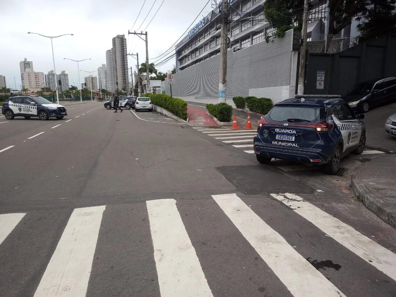 VÍDEO | Suspeito coloca granada perto de shopping e rua é isolada em Vila Velha