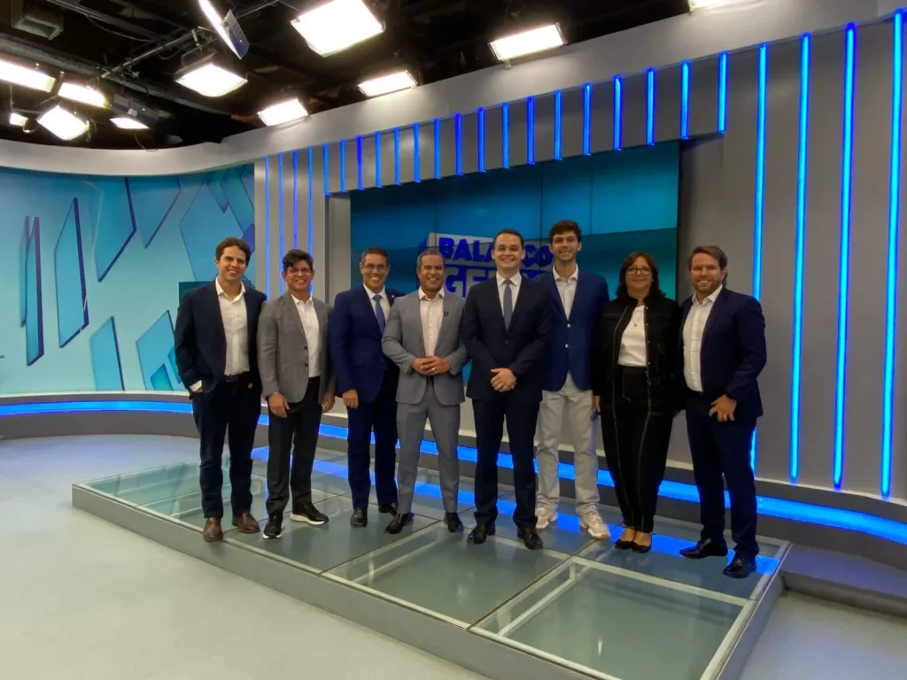 Lorenzo Pazolini e direção da Rede Vitória visitam sede da Record em Brasília