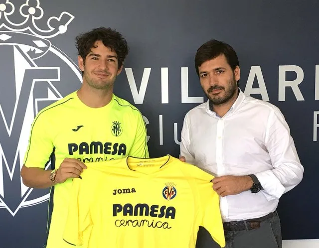 Pato é recebido por mil torcedores no Villarreal e afirma: 'Quero jogar em alto nível'