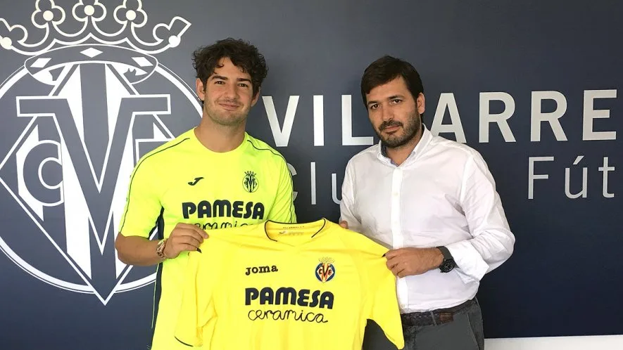 Pato é recebido por mil torcedores no Villarreal e afirma: 'Quero jogar em alto nível'