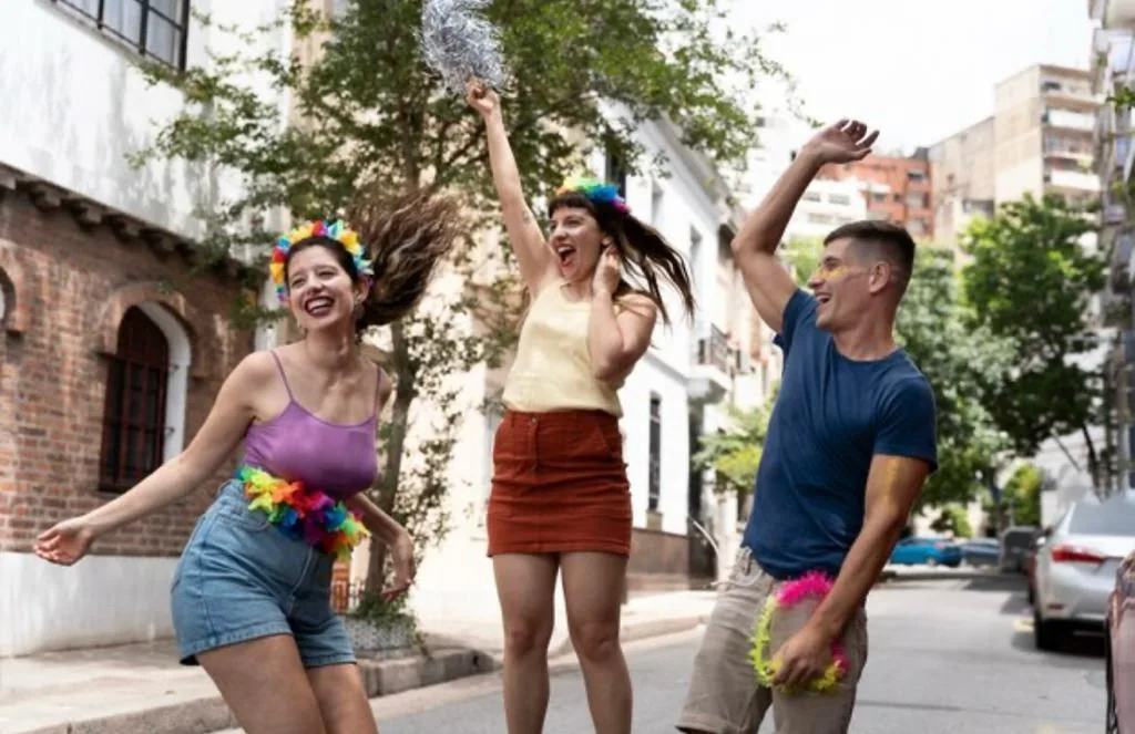 Vai curtir o carnaval? Saiba o que comer, beber e evite passar mal