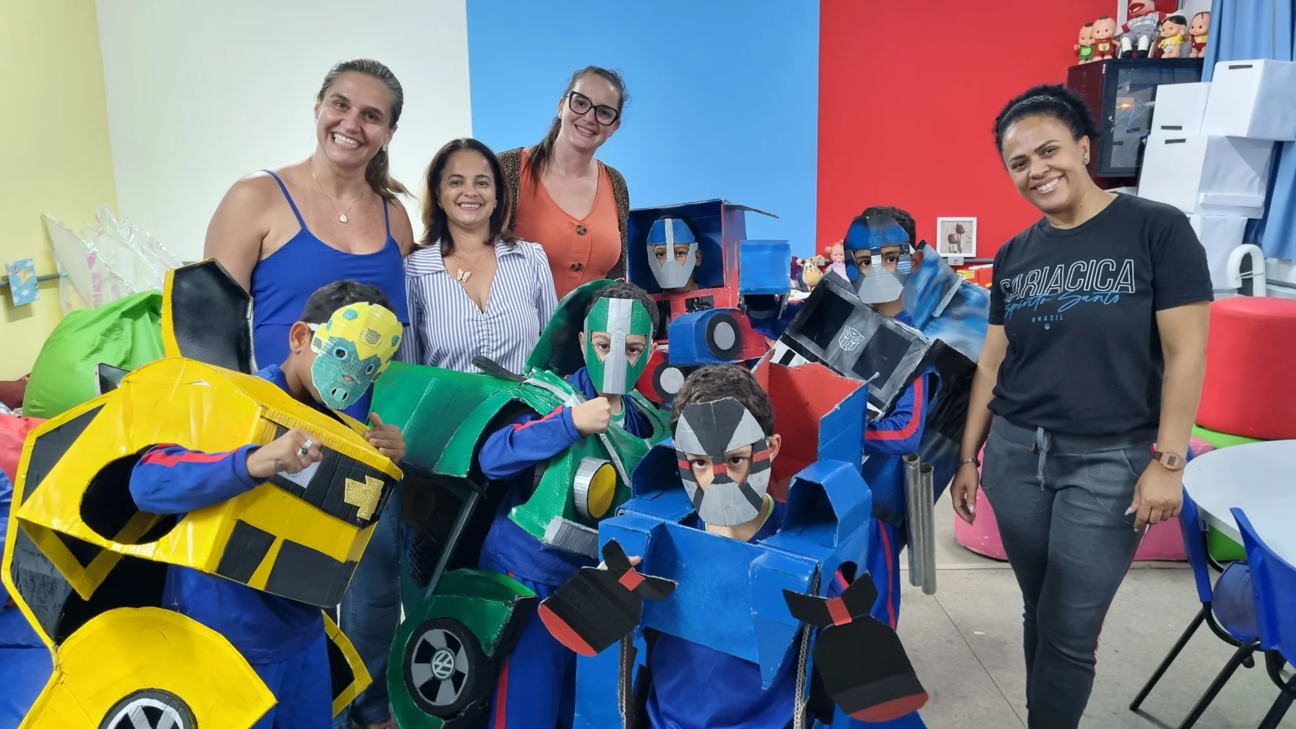 Vídeo de "Transformers" feitos por alunos do ES com material reciclado viraliza na web