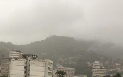 Passagem de ciclone deixa mar agitado e ES tem alerta para chuva forte na quinta