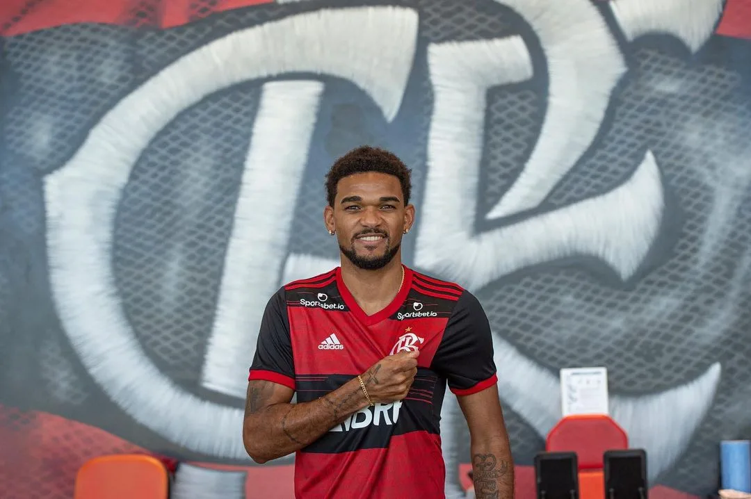 Flamengo apresenta primeiro reforço para 2021