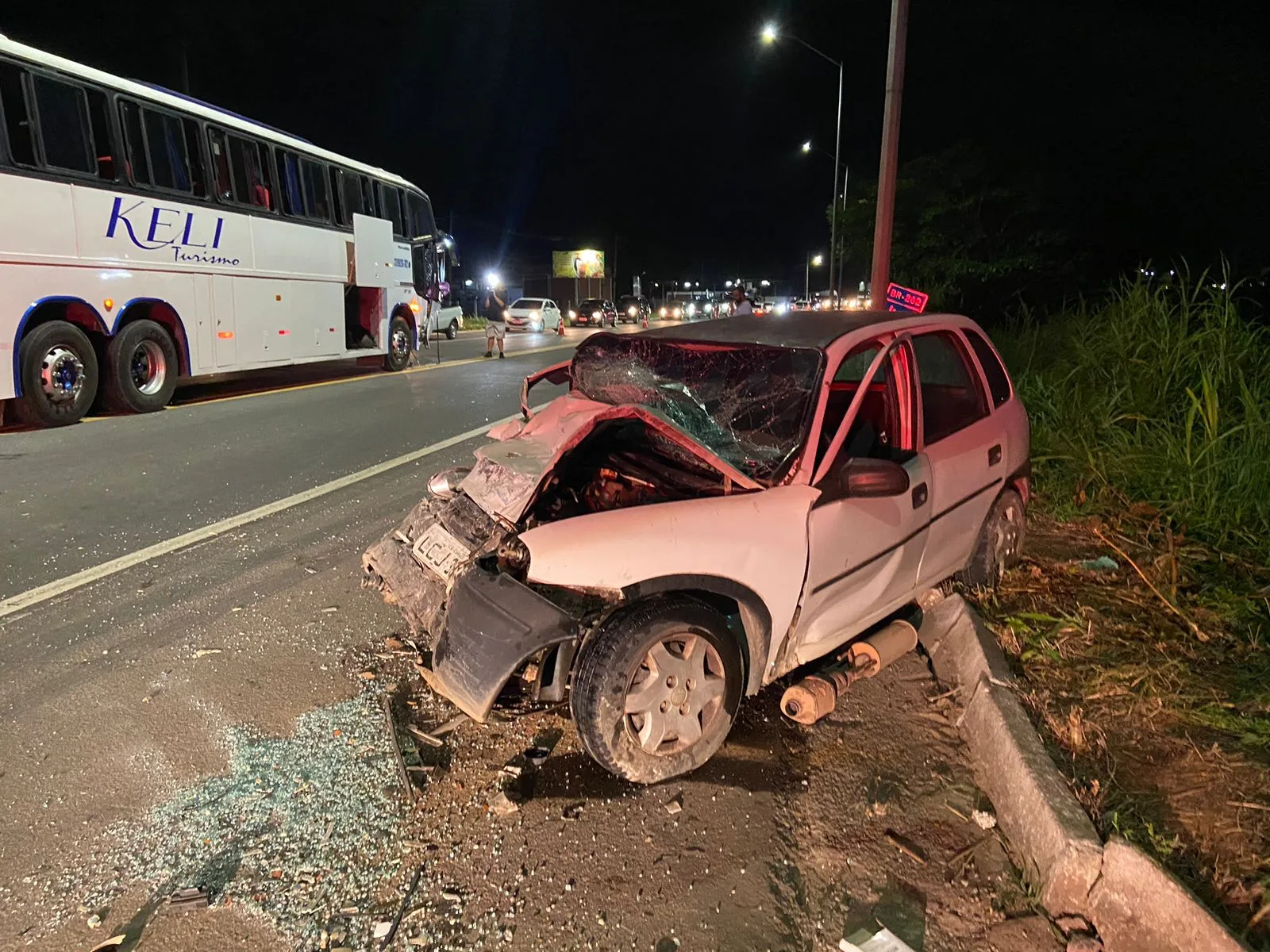 Acidente entre ônibus e carro na BR 262 em Viana termina em morte