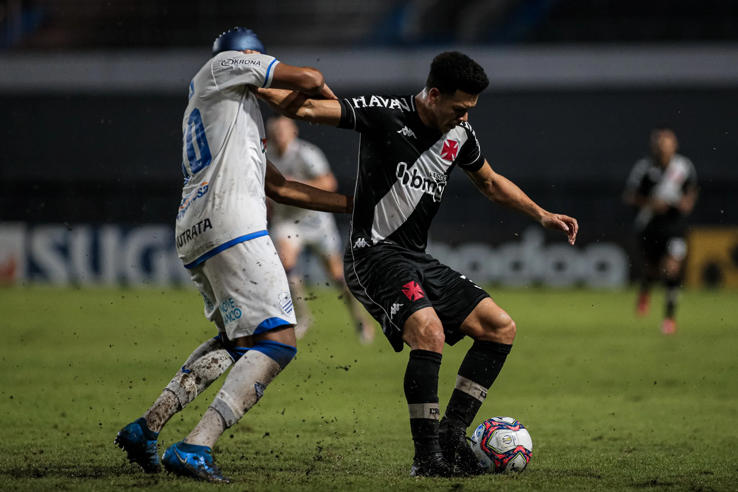 Contra o CSA, Vasco empata a 3ª seguida e se distancia do G-4 da Série B