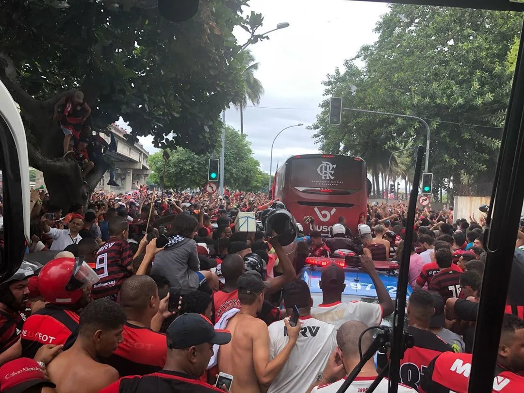 Flamengo e River Plate desembarcam em Lima para final da Libertadores