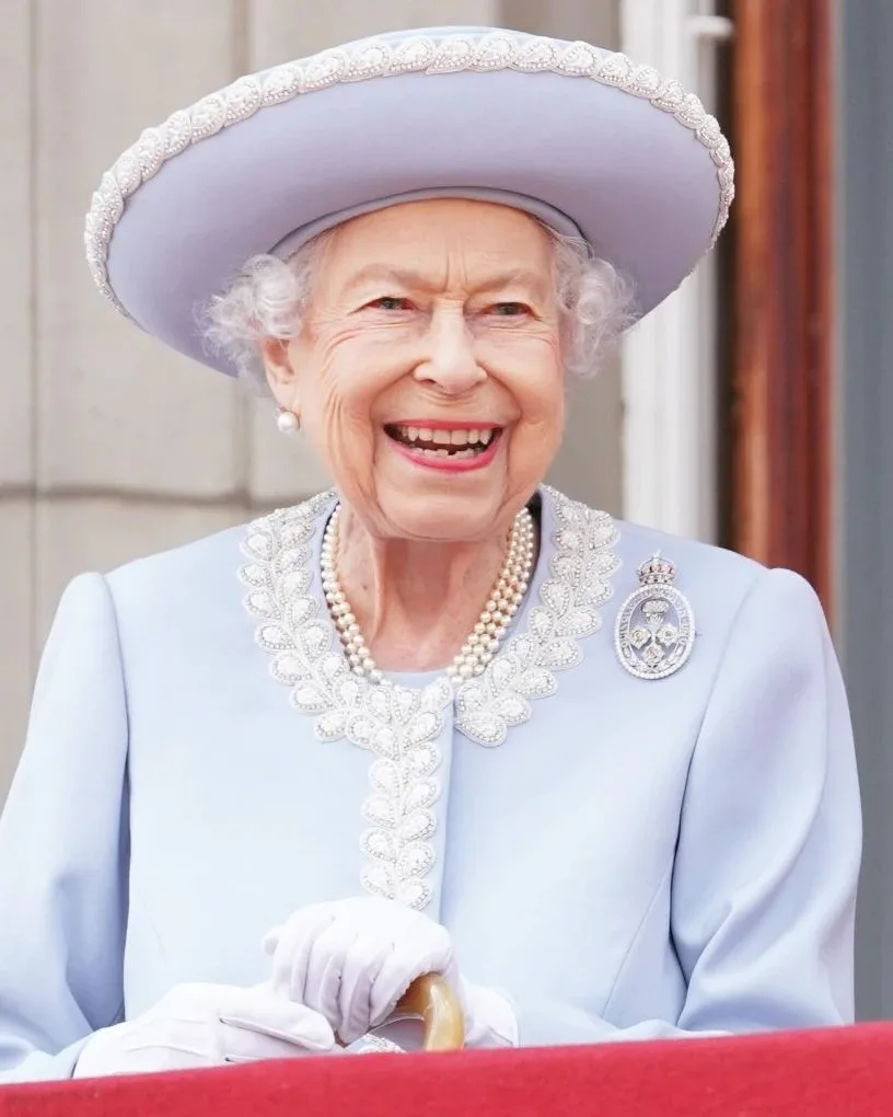 Ingresso de R$ 170 para ver túmulo da rainha Elizabeth II choca e revolta fãs