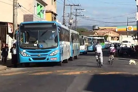 Moradores realizam protesto em rodovia de Cariacica