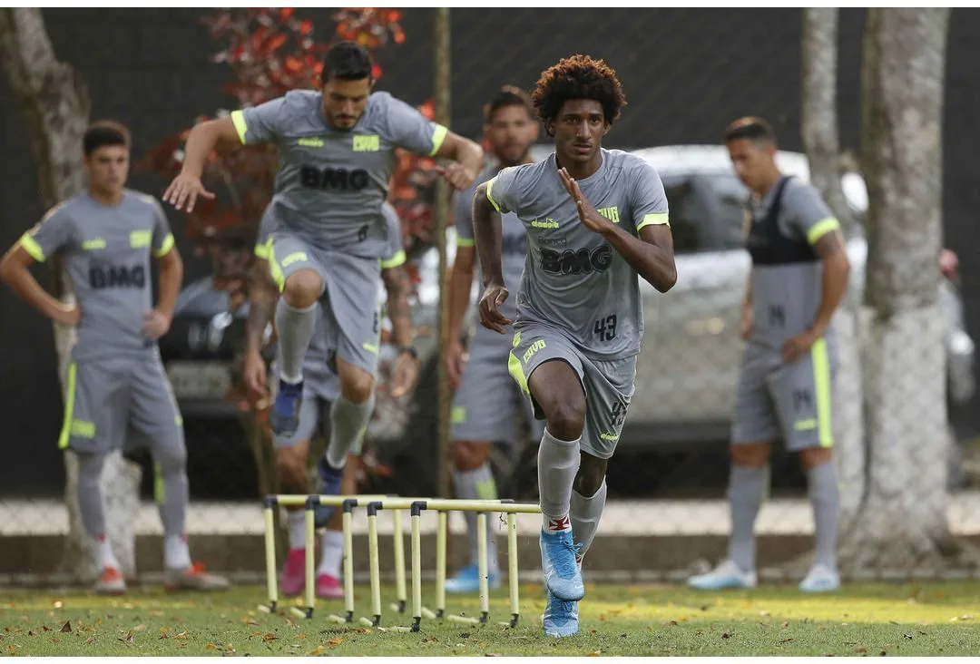 Vasco tenta aproveitar semana cheia de treinos para poder surpreender Corinthians