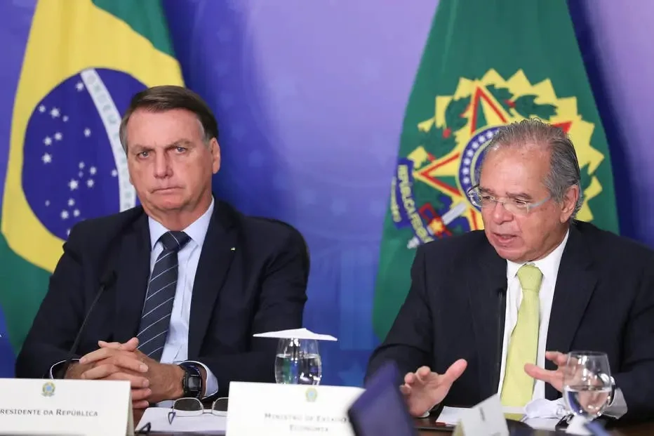 Bolsonaro volta a prometer Auxílio de R$ 600 e diz que tem aval de Guedes