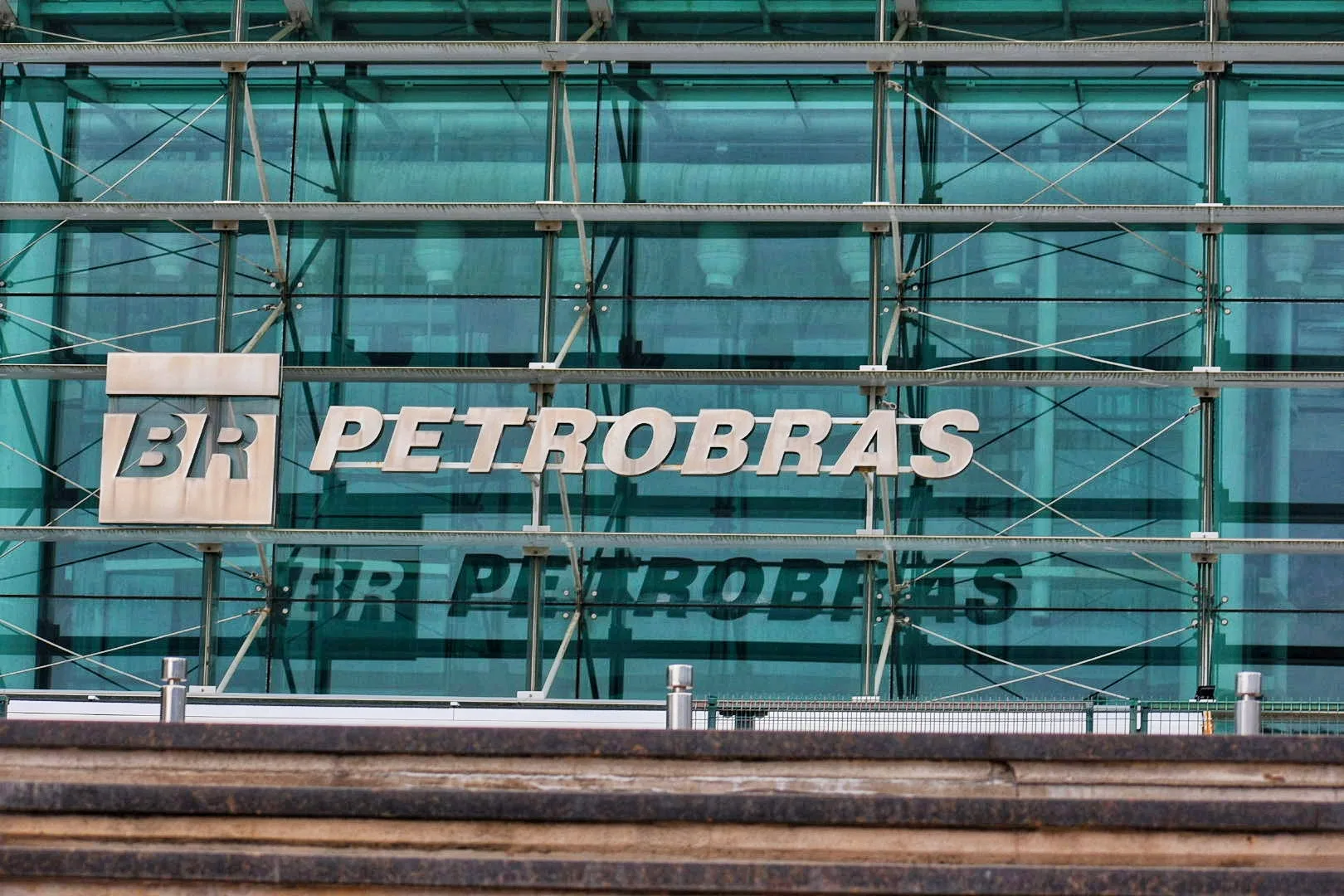 Petrobras diz que recorrerá de suspensão de presidente do Conselho decidida por juiz