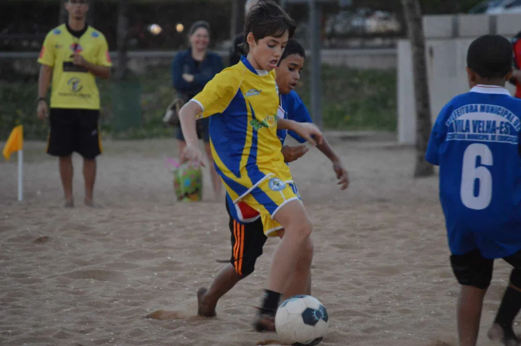 Vitória Kids Beach Soccer Cup mobiliza craques do futuro na praia de Camburi