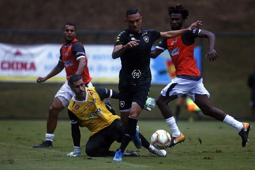 Botafogo estreia no Carioca com equipe cheia de garotos