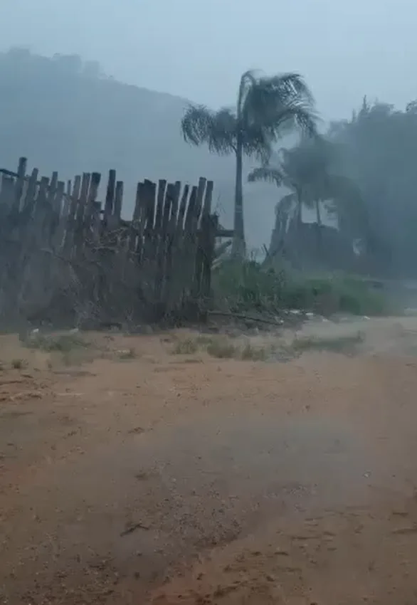 VÍDEO | Chuva de granizo causa estragos em cidade do interior do ES