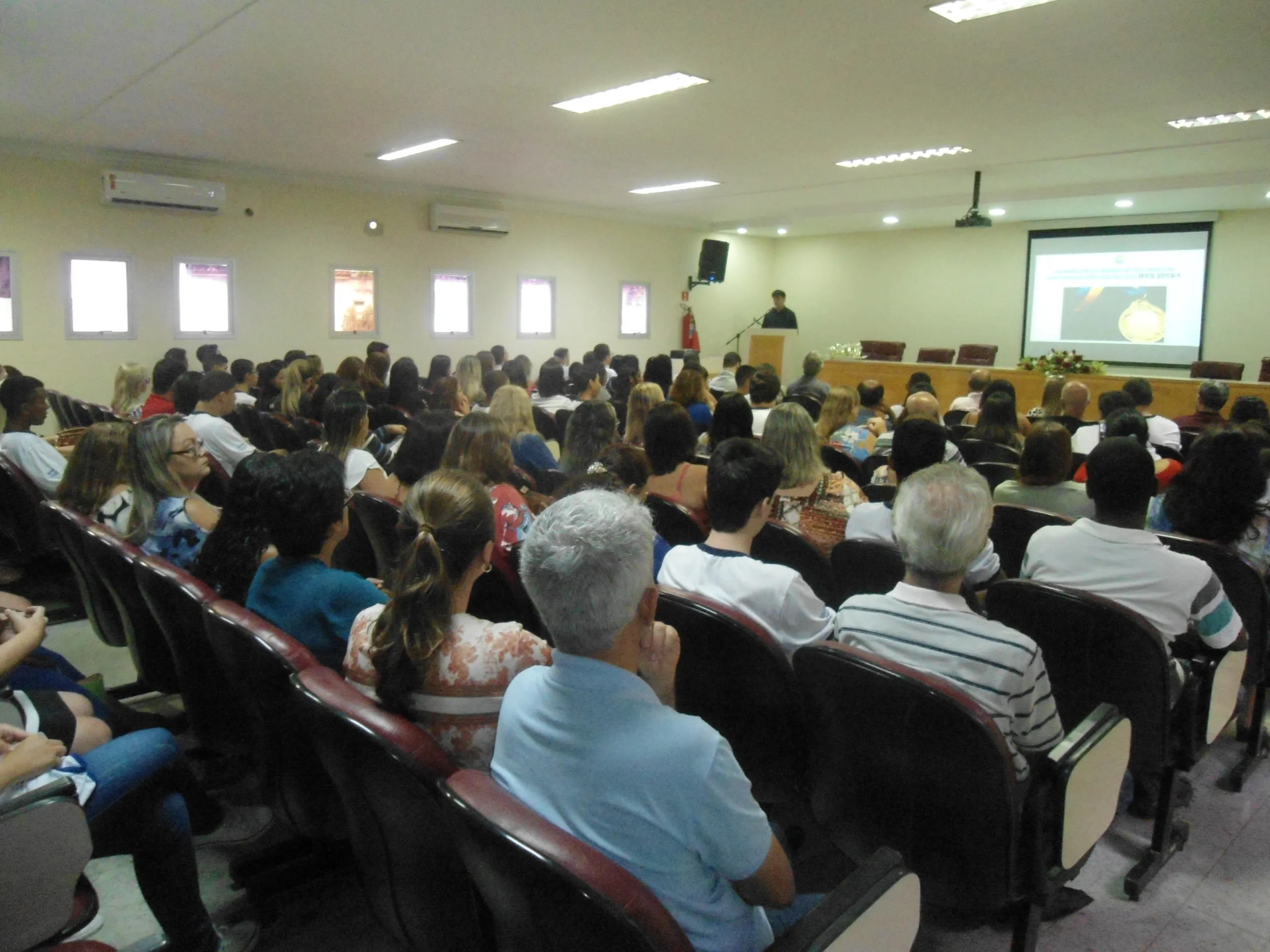 Semed homenageia estudantes que passaram no Ifes de Guarapari