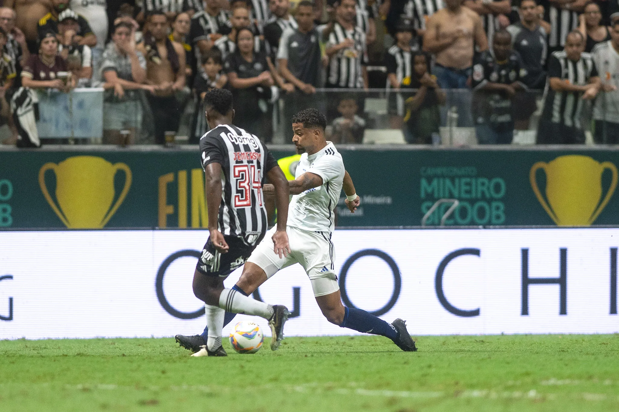 Atlético-MG abre 2 a 0, mas Cruzeiro busca empate na final do Mineiro