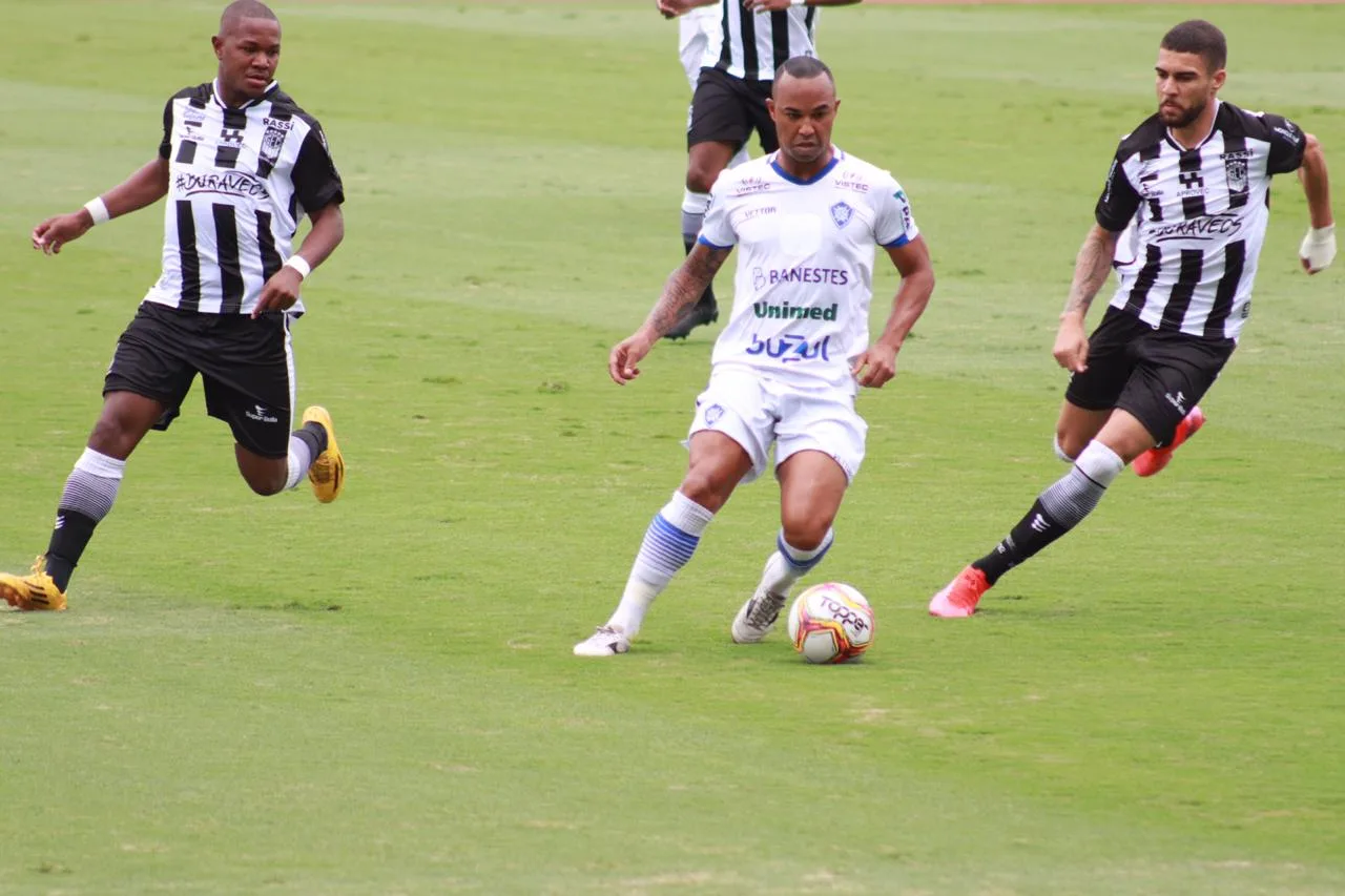 Vitória sofre gol no fim, perde para o Goiânia na Série D e se complica