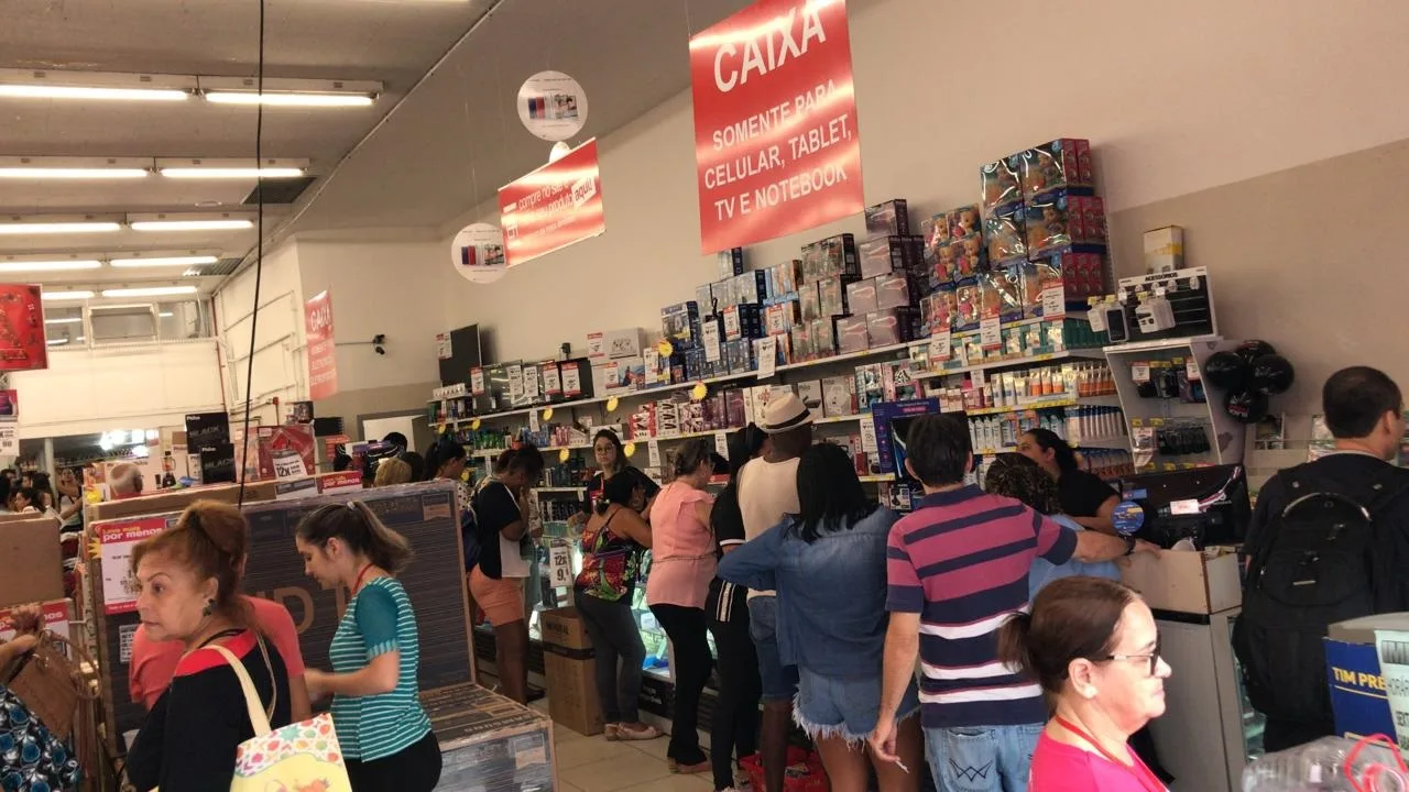 Black Friday: capixabas vão às ruas para aproveitar descontos e ofertas especiais