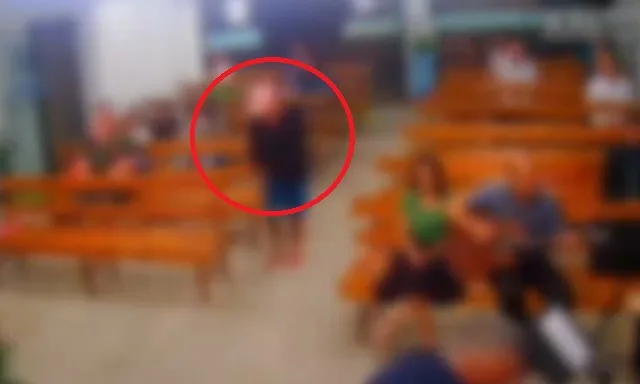 VÍDEO | Homem esfaqueado em bar invade igreja para pedir ajuda no ES